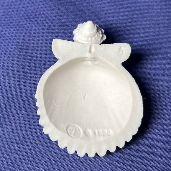 Margaret Furlong 1996 Daisy Angel. - Picture 2 of 3